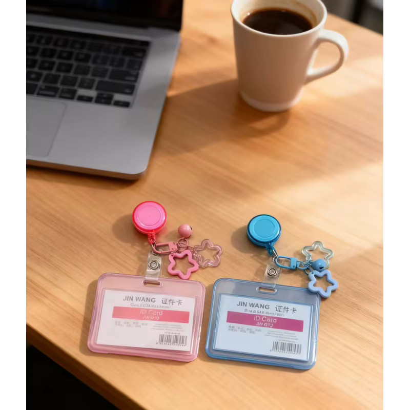 Tragbarer Kartenhalter in Pink aus Kunststoff mit Einziehfunktion für Ausweise, Reisepässe und Führerscheine - Bild 2