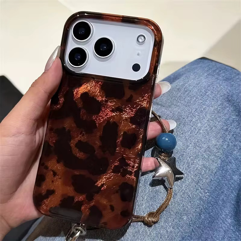 Luxuriöse iPhone Hülle mit braunem und schwarzem Leopardenmuster im Vortex-Design für verschiedene iPhone Modelle - Bild 4