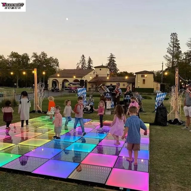 DDMSNSTAR RGB LED Tanzfläche Set mit Flycase, 50 Stück kabellose LED-Panel-Fliesen für Indoor, Farbe: Schwarz, B/T: 50 x 50 cm - Bild 1