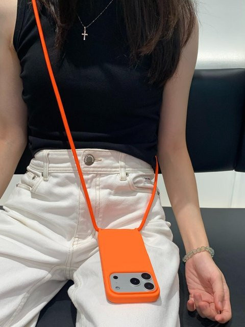 Apple iPhone Handyhülle aus Flüssigsilikon mit Crossbody Lanyard Riemen in Orange, stoßfeste matte Abdeckung für iPhone 17 Air 16 15 14 13 12 11 Pro Max Plus - Bild 1
