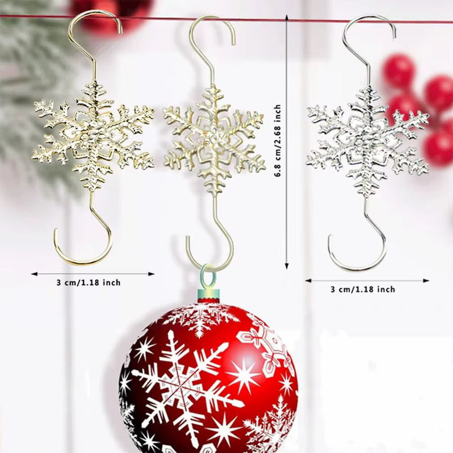 Silbernes Schneeflocken Ornament aus Metall als hängender Weihnachtsbaum-Haken zur festlichen Dekoration - Bild 3