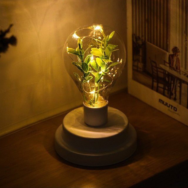 Batteriebetriebene LED-Nachtlampe in Form einer grünen Pflanze mit Kupferdraht und transparentem Glaskugelsphäre für Kinderzimmer und Schlafzimmer - Bild 1