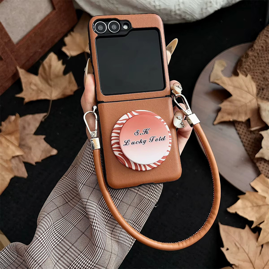 Luxuriöse magnetische PU-Leder Handyhülle mit Handschlaufe und MagSafe Wireless Charging für Samsung Galaxy Z Flip 7 FE, Z Flip 6, Z Flip 5, Z Flip 4, Z Flip 3 in Braun - Bild 3