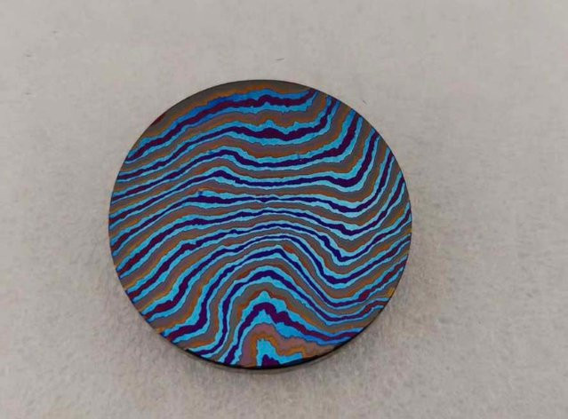 Zirkon Damaskus Sorgen Münze von MACK WALKER in Multicolour, Durchmesser: 4 cm - Bild 1