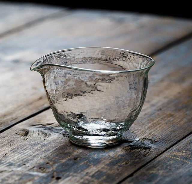 Japanisches Gongfu-Teeset aus Glas mit gehämmertem Muster in Transparent, inklusive Teekanne und Tassen - Bild 1