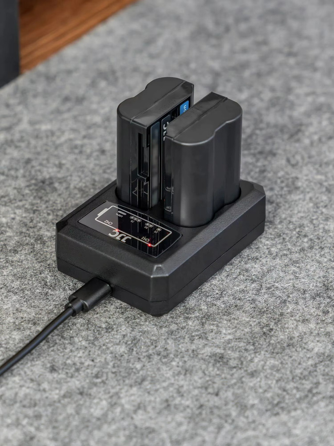 JJC USB Typ C Dual-Akkuladegerät für Nikon EN-EL14A Akkus in Schwarz - Bild 7