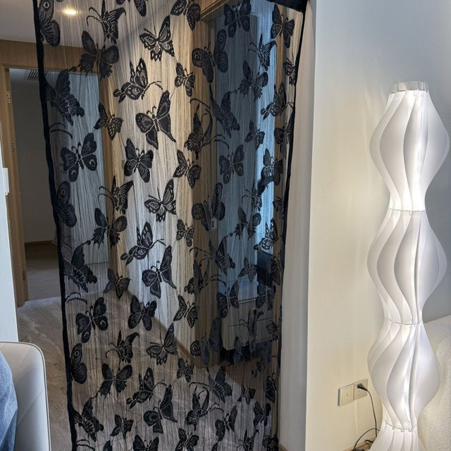 Eleganter Gitter-Schmetterlingsvorhang in Schwarz und Transparent als dekorative Trennwand für Wohnzimmer, Schlafzimmer oder Hochzeitsdekoration - Bild 1