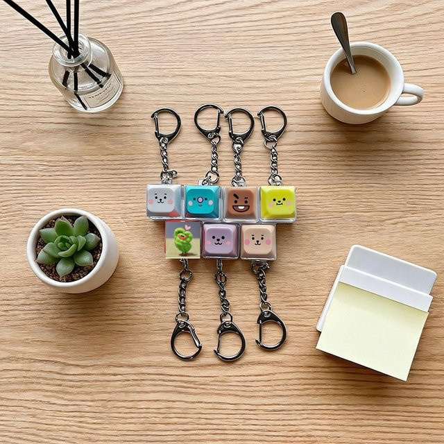 BT21 K-POP Idol Zubehör Set mit Tastaturkappen und Schlüsselanhängern in Multicolour - Bild 1