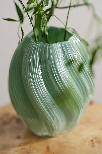 Jotex Tischdekoration TWIST in Grün mit Glas und abstraktem Design - Bild 1