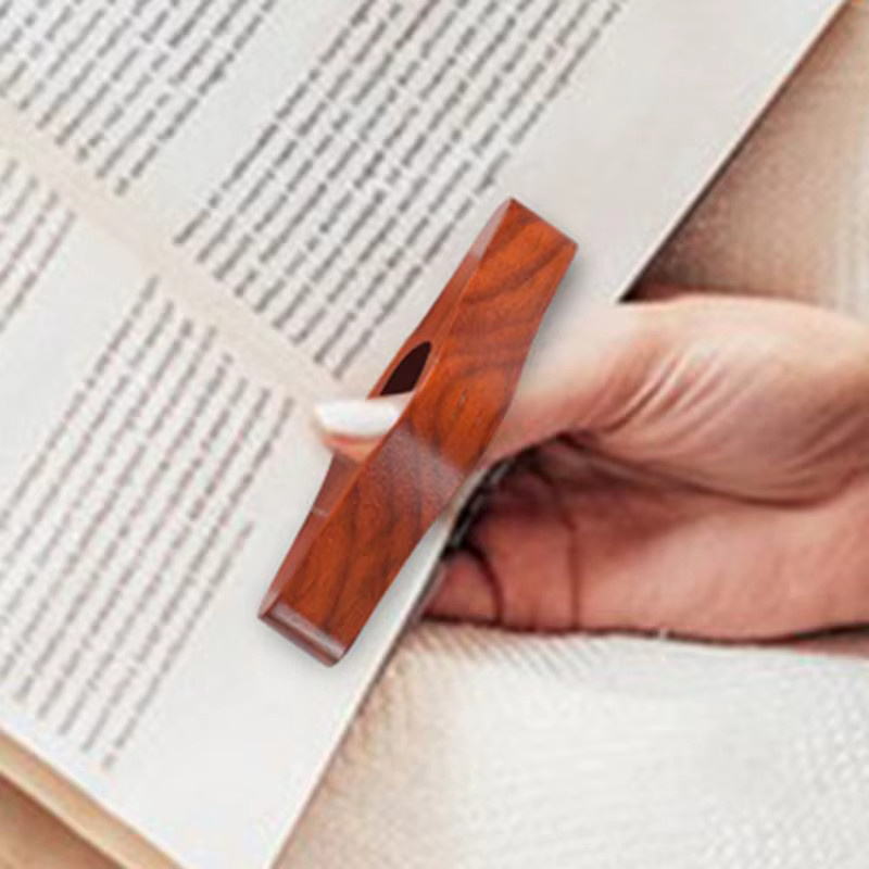 Holz Daumen Lesezeichen als praktischer Seitenhalter in Braun für Buchliebhaber - Bild 4