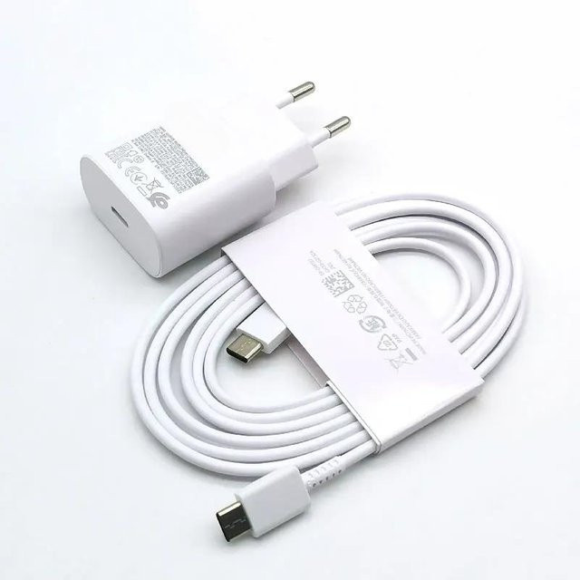 Samsung 25 W Superschnellladeadapter mit 1,8 m USB-C-Kabel in Weiß - Bild 1