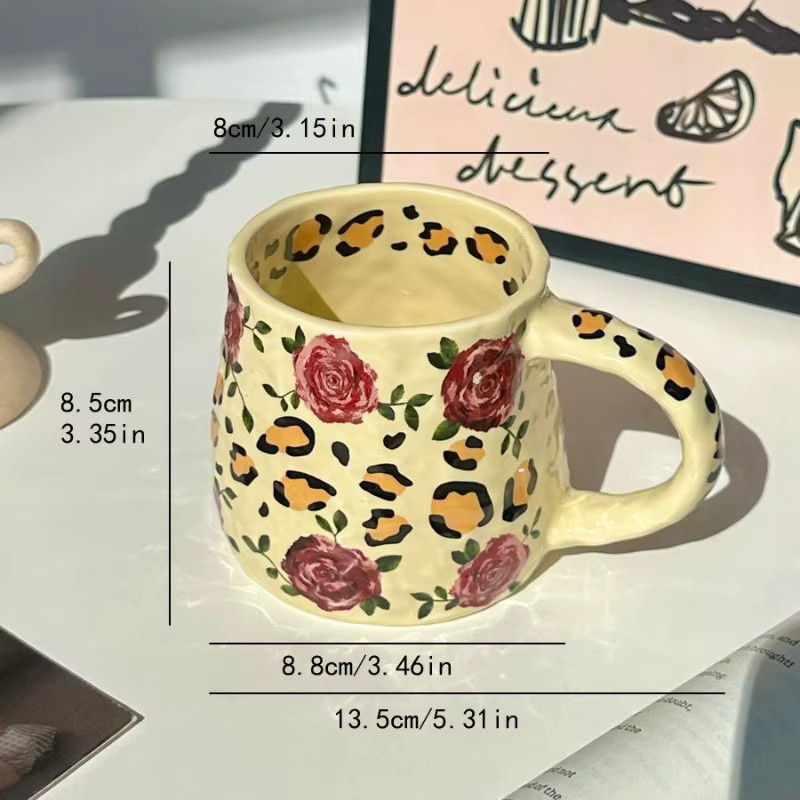 Handgefertigte Keramik-Kaffeetasse mit floralem Tulpen- und Rosen-Design in Mehrfarbig, unregelmäßige Form für Tee und Kaffee - Bild 3