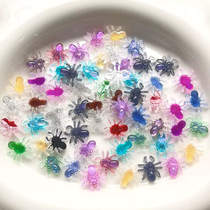 52 Stück Mini-Spinnen aus Kunstharz mit Glitzer in Multicolour für deine DIY-Bastelarbeiten und Schmuckherstellung - Bild 3