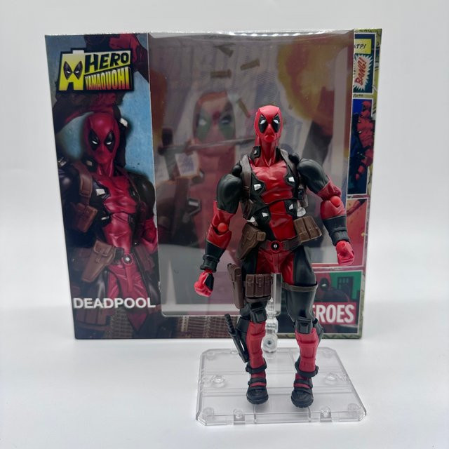 Bandai Marvel Deadpool Revoltech Bewegliche Figur, mit Austauschbarem Gesicht - Bild 1