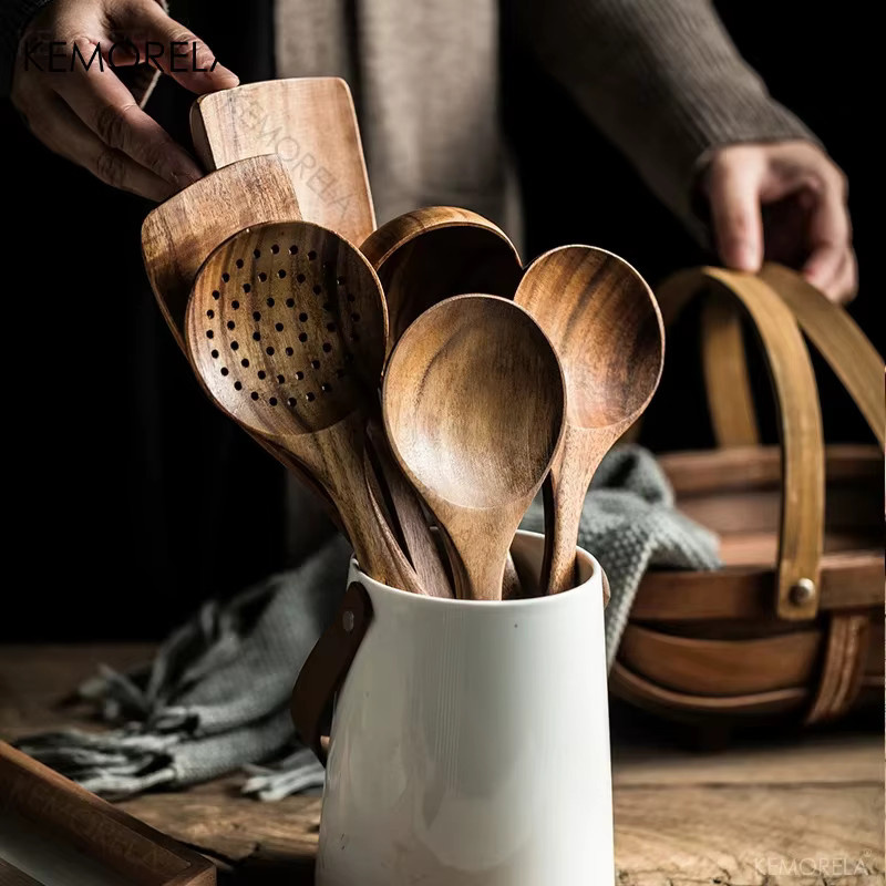 KEMORELA Küchenwerkzeug Set aus natürlichem Teakholz in Braun, 7-teiliges Set mit Löffeln, Schöpfkellen und Reissieb - Bild 4
