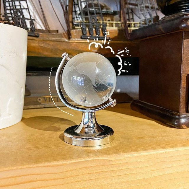 Mini Kristall Globus aus transparentem Glas als dekoratives Ornament für Büro und Wohnkultur - Bild 1