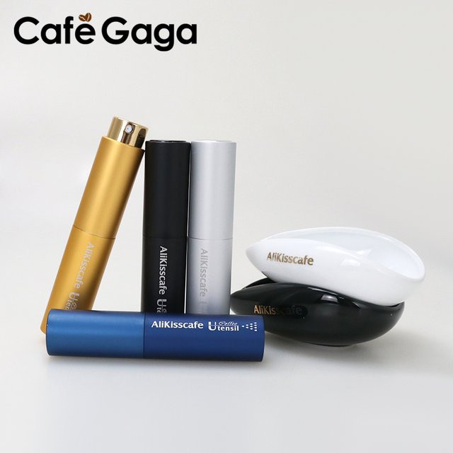 CafeGaGa Barista Zubehör Set in Schwarz mit Kaffeebohnen-Sprühflasche, Dosierbecher und Tablett - Bild 1