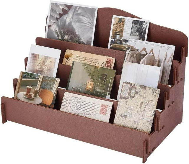 4-stufiger Grußkarten-Display-Ständer aus Holz in Braun für Postkarten und Aufkleber - Bild 1