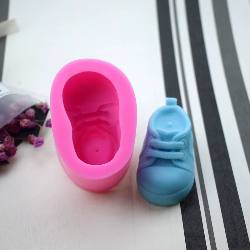 LONTL Mini Schuh Silikonform für Kerzen, Gips, Harz und Schokolade zur DIY Gestaltung - Bild 2