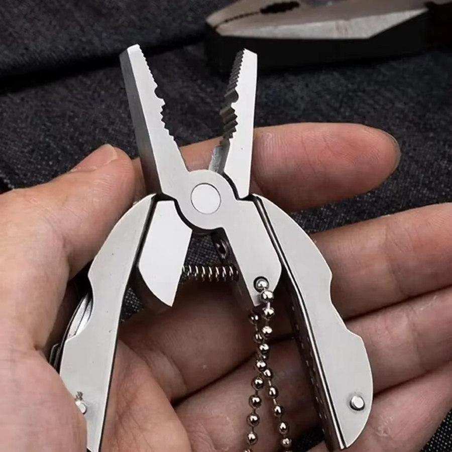 Multifunktionszange aus Edelstahl in Silber als Mini-Werkzeugzange und Mehrzweck-Klapptang für Outdoor und Schildkrötenpflege - Bild 4