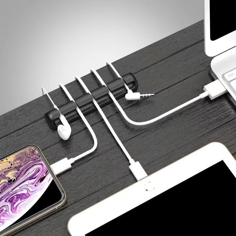 Selbstklebender Silikon-USB-Kabel-Organizer für USB-A und USB-C in Schwarz zur Kabelaufbewahrung am Schreibtisch - Bild 2