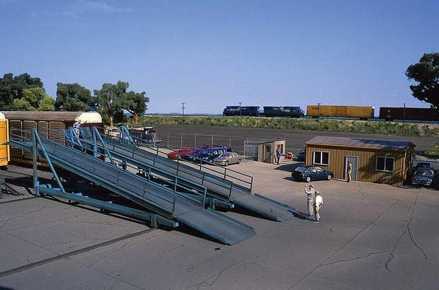 Walthers Auto-Umladeterminal, Fahrzeuge, 1:87 (Spur H0) - Bild 1