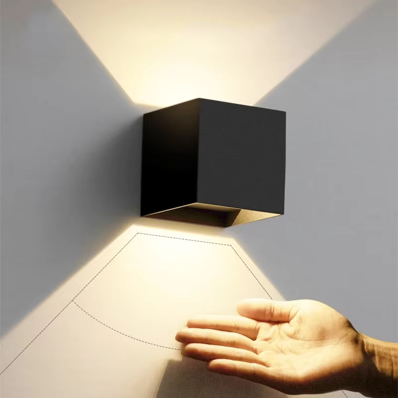 TRAZOS LED Außenwandleuchte Cube in Schwarz, moderne Up-Down Wandbeleuchtung aus Aluminium mit IP65 Wasserschutz und warmweißem Licht - Bild 2