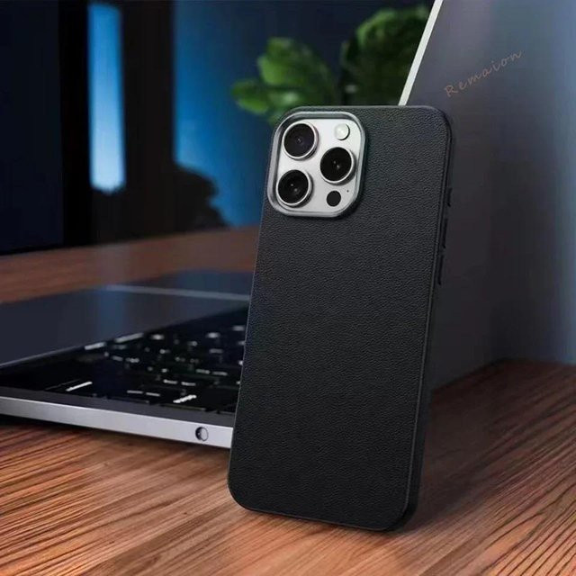 Stoßfeste iPhone 16 Pro Hülle mit Ledertextur in Schwarz - Bild 1