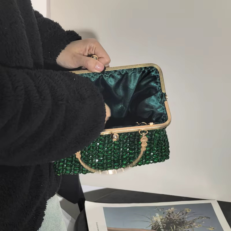 YYFAMULEY Clutch, smaragdgrün, Perlen, goldener Rahmen, Kettenriemen - Bild 4