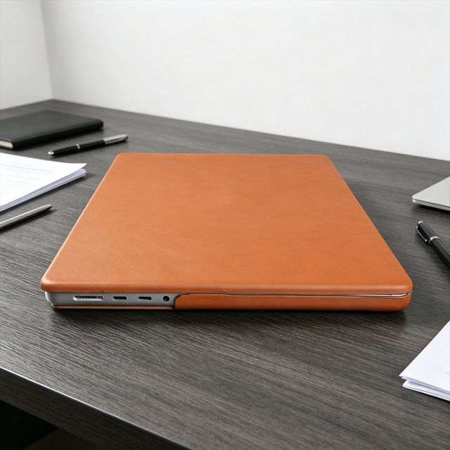Apple Laptop Lederhülle für MacBook Air und MacBook Pro in Braun - Bild 1