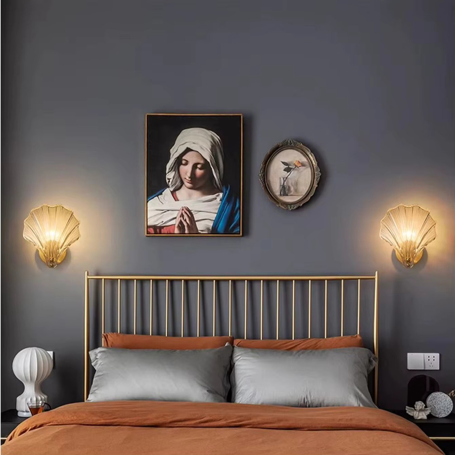 AiPaiTe Glas Shell Wandlampe in Transparent mit Gold/Messing, moderne E14 Nachtlampe für Schlafzimmer, Wohnzimmer und Korridor - Bild 2