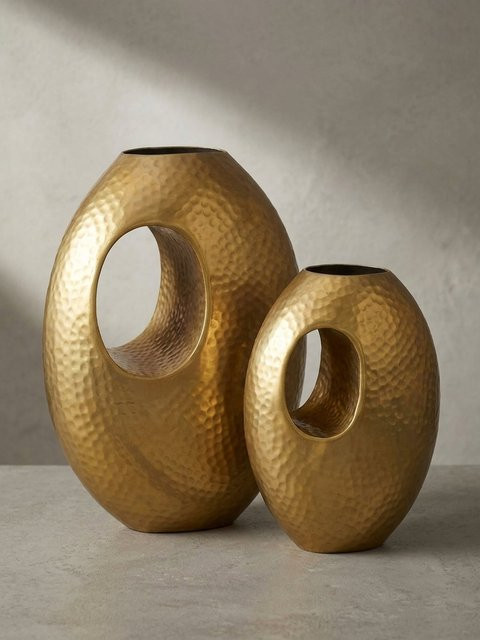 2er Set Vasen aus Aluminium von KADIMA DESIGN in Gold, handgefertigt im modernen Hammerschlag-Design, B/T/H: 29 x 17 x 39 cm - Bild 1