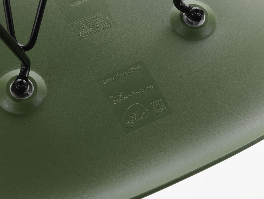 Vitra DAW Eames Plastic Armchair mit Armlehnen in Grün und Ahornholzgestell - Bild 2