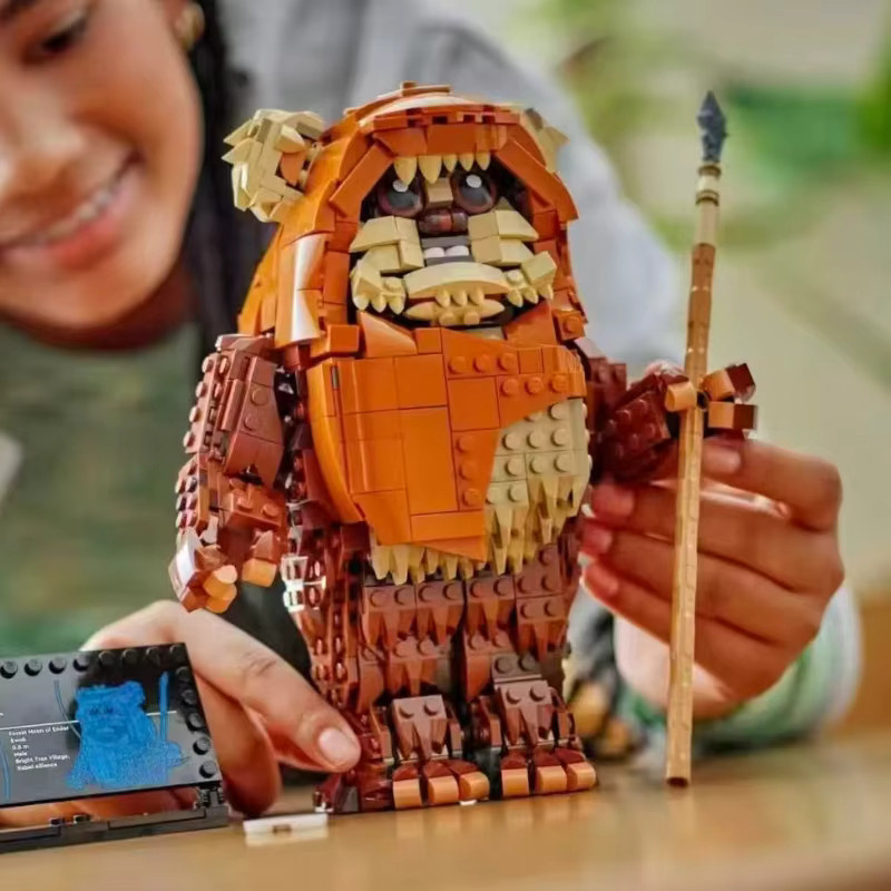 LEGO Star Wars UCS Wicket Ewok Dschungel-Krieger Sentinel, Baustein-Modell, 1.010 Teile, ab 14 Jahren - Bild 2