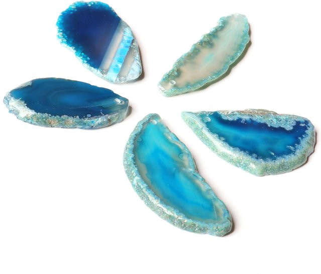 Unregelmäßige blaue Achat-Scheiben aus Naturstein für DIY-Schmuckherstellung und Heimdekoration, Durchmesser: 3 bis 5 cm - Bild 1