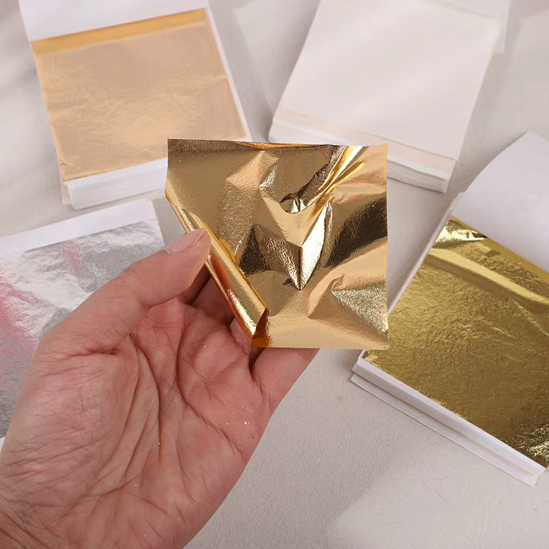 100 Stück Gold Blatt Flakes von xunyihappy für DIY Harz, Kerzen, Gips und Nageldesign - Bild 2