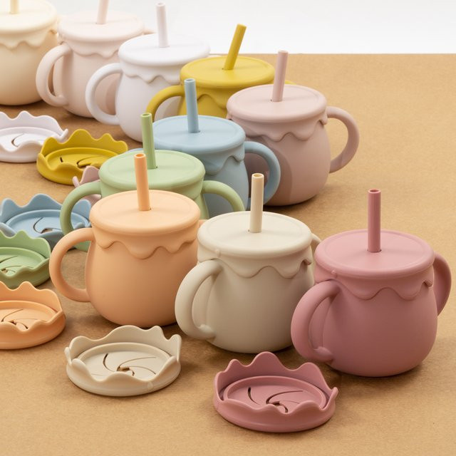 Tragbarer Baby Snackbecher mit Strohhalm und praktischem Trageband zur Lebensmittelaufbewahrung und zum Trinken - Bild 1