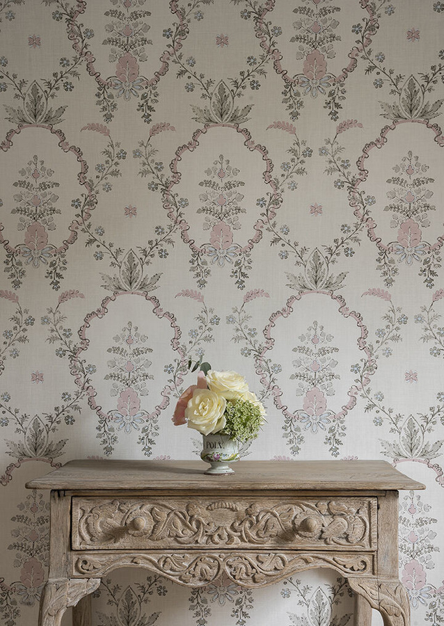 Lewis & Wood Tapete Vallance in Myrtle Pink mit floralem Botanical-Design - Bild 1