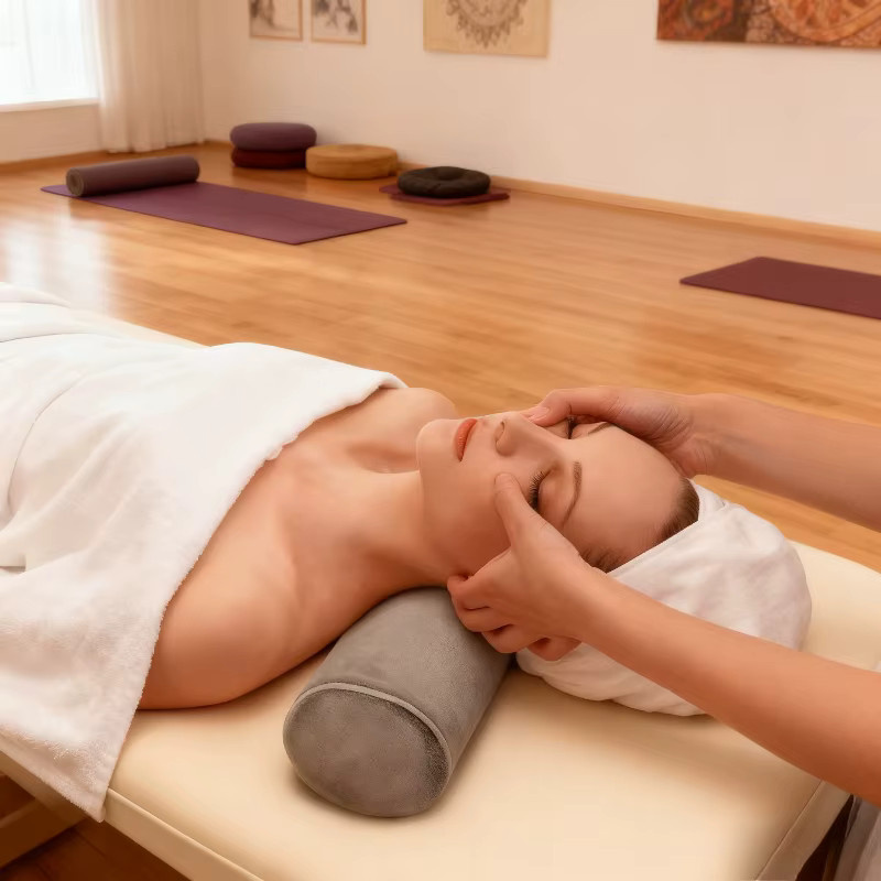 Eoumupi Memory Foam Nackenkissen in Grau mit Rundhalsausschnitt und Nackenstütze zur Wirbelsäulenausrichtung - Bild 3