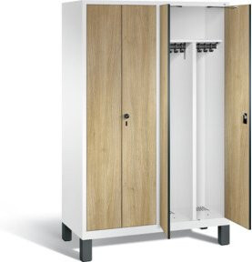 C+P Spind Evolo Schwarz-Weiss mit Front in Eiche Sereno und Korpus in Verkehrsweiß, H x B x T: 185 x 119 x 50 cm - Bild 1