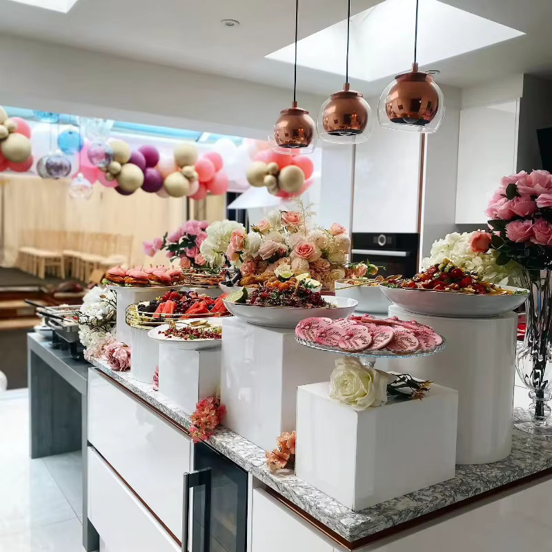 Goldene Buffet-Sockel-Säule als Dessert-Tisch und Tortenständer für Hochzeiten, Geburtstage und Feiern - Bild 4