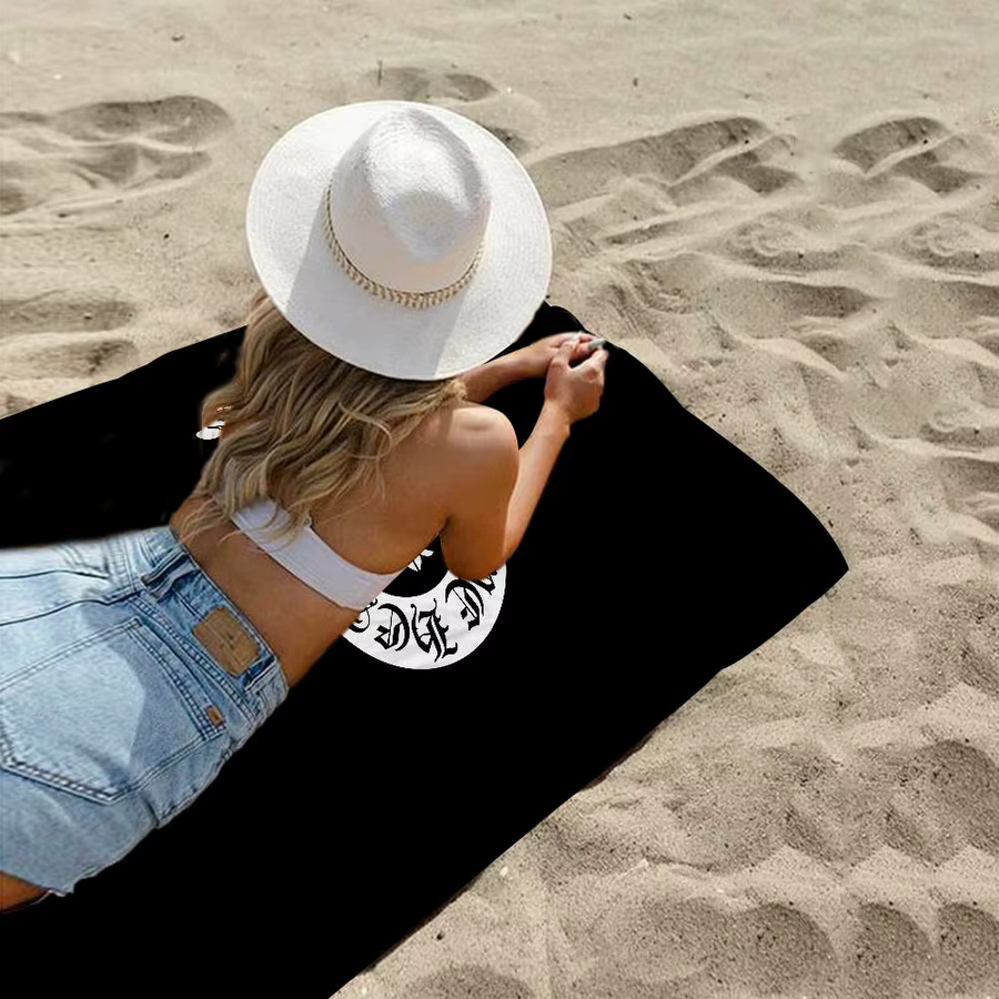 Potdemiel Mikrofaser-Strandtuch C-Chrome H-Hearts in Schwarz, saugfähig und schnell trocknend für Yoga, Schwimmen und Sport - Bild 3