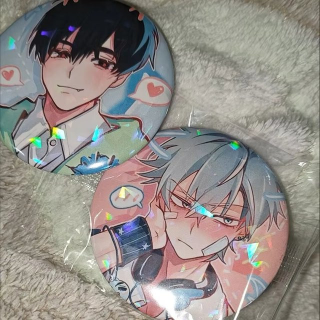 YiYuYiHua Brosche, Anime-Knopf, Bunt, Unisex - Bild 1