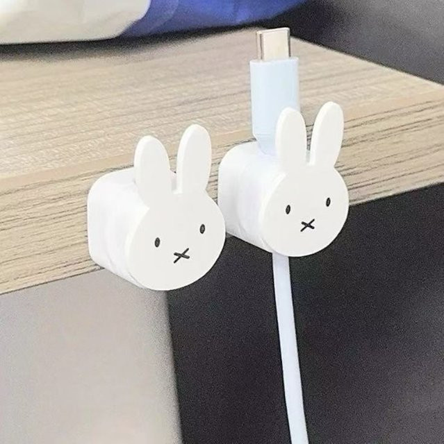 3-teiliges Miffy Set Magnetischer Datenkabel-Organizer in Weiß als Cartoon Desktop-Handy-Ladefixierer - Bild 1