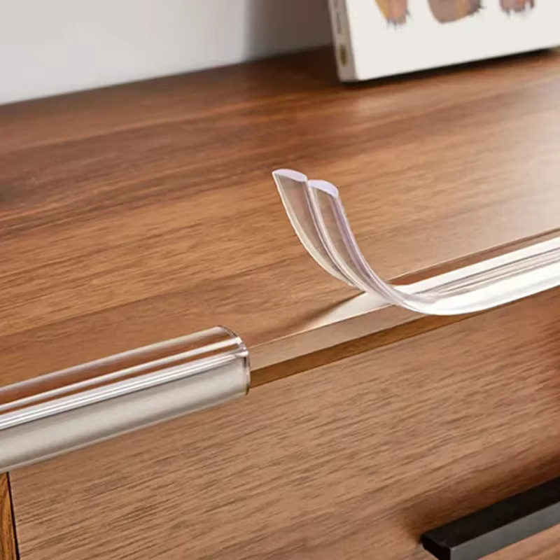 XUNYI Transparenter PVC-Baby-Schutzstreifen mit doppelseitigem Klebeband als Kindersicherungs-Set für Tischkanten und Möbelecken - Bild 3