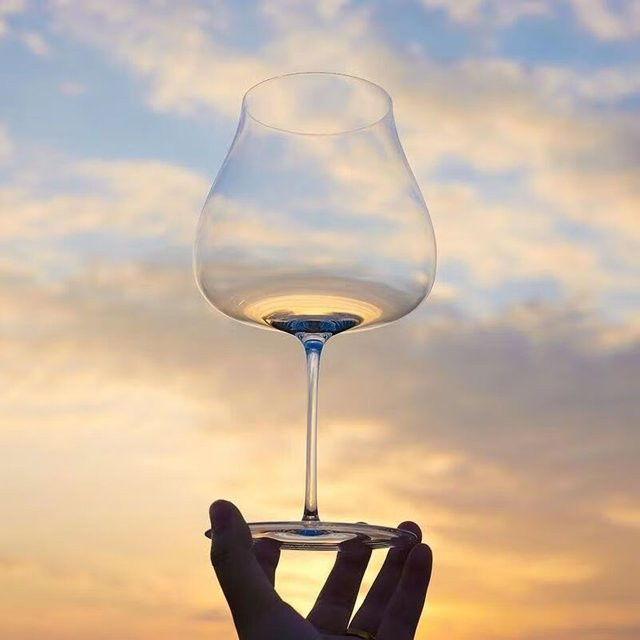 Elegantes Burgunderweißes Weinglas aus mundgeblasenem Glas, transparent, superdünn für sensorische Verkostungen - Bild 1