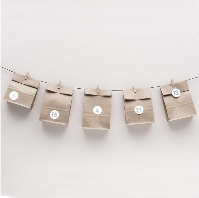Rico Design Paper Poetry Adventskalenderset in Grau mit 24 Tüten und Zubehör aus Papier und Holz - Bild 1