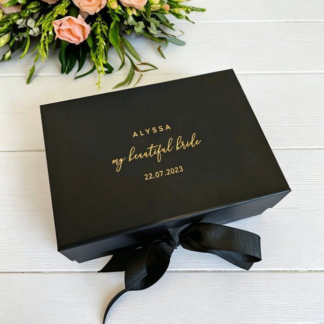 Personalisierte Geschenkboxen für Hochzeiten in Schwarz und Weiß aus Karton für Brautjungfern - Bild 1