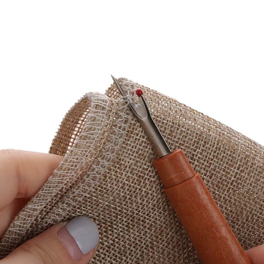 Handlicher Naunaufzieher aus Kunststoff mit Fadenschneider in Braun für deine Nähprojekte und DIY-Handwerk - Bild 4