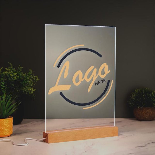 Maßgefertigtes Acryl-LED-Geschäftsschild als Schreibtischaufsteller mit Firmenlogo und QR-Code, transparente Acrylplakette für Bürodekoration, B/H: 18,0 x 12,0 cm - Bild 1